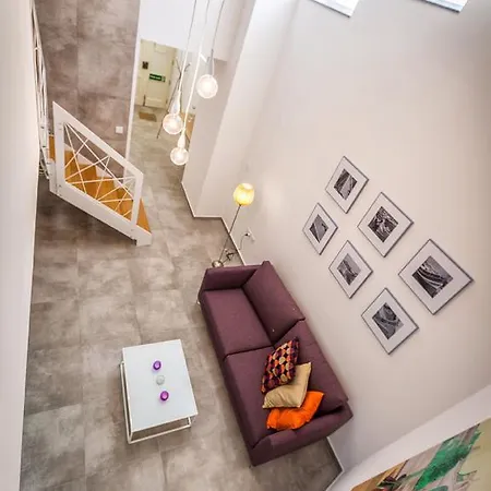 Designer Finished Maisonette With Pool * 梅利哈