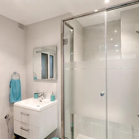 Designer Finished Maisonette With Pool *